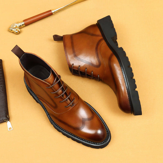 Chaussures en cuir de vachette de première couche pour hommes, bottes Martin d'hiver pour hommes, bottes brogue sculptées à semelle épaisse en cuir de vache véritable de style britannique96152