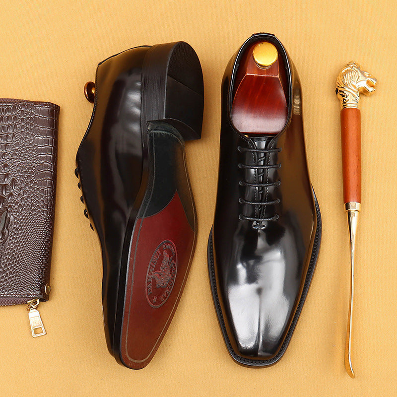 Chaussures en cuir de vachette de première couche pour hommes Chaussures en cuir brillant britannique Vêtements de cérémonie pour hommes Chaussures Oxford en cuir de vachette avec intérieur en cuir pour hommes 96130