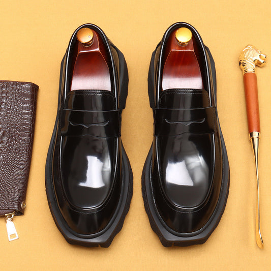 Chaussures en cuir de vachette de première couche pour hommes Chaussures en cuir à pédales Chaussures en cuir souple pour hommes Chaussures décontractées en cuir véritable Semelle épaisse augmentée par des mocassins britanniques23682