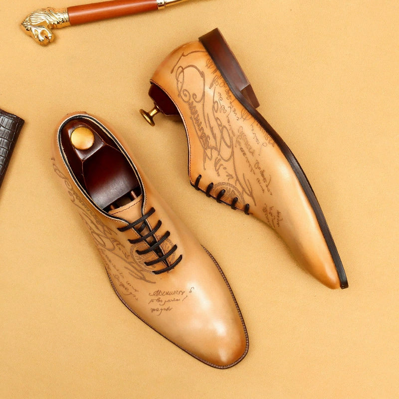 Erste Schicht Rindsleder Herren Lederschuhe Italienische geschnitzte Lederschuhe Echtes Leder England Stil Business Abendgarderobe Spitz zulaufendes Rindsleder Innen Oxford Schuhe68883 