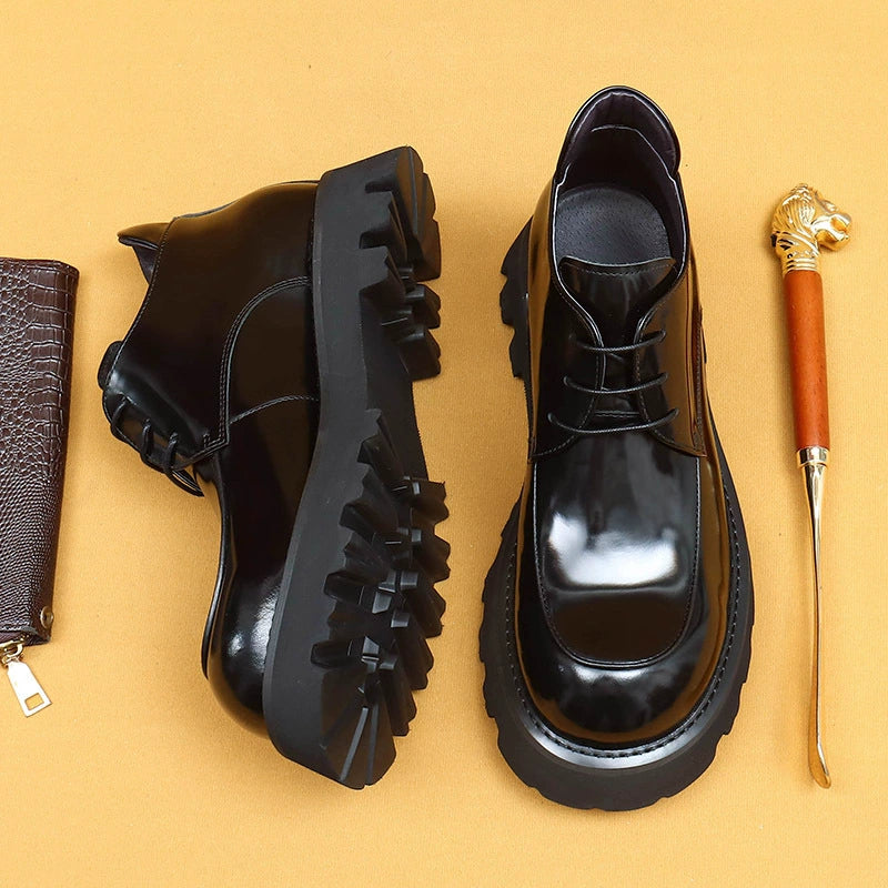 Chaussures en cuir de vachette de première couche pour hommes Bottes Martin en cuir verni brillant d'hiver pour hommes Bottes britanniques à semelle épaisse pour hommes Bottes décontractées en cuir à bout large pour hommes23689 