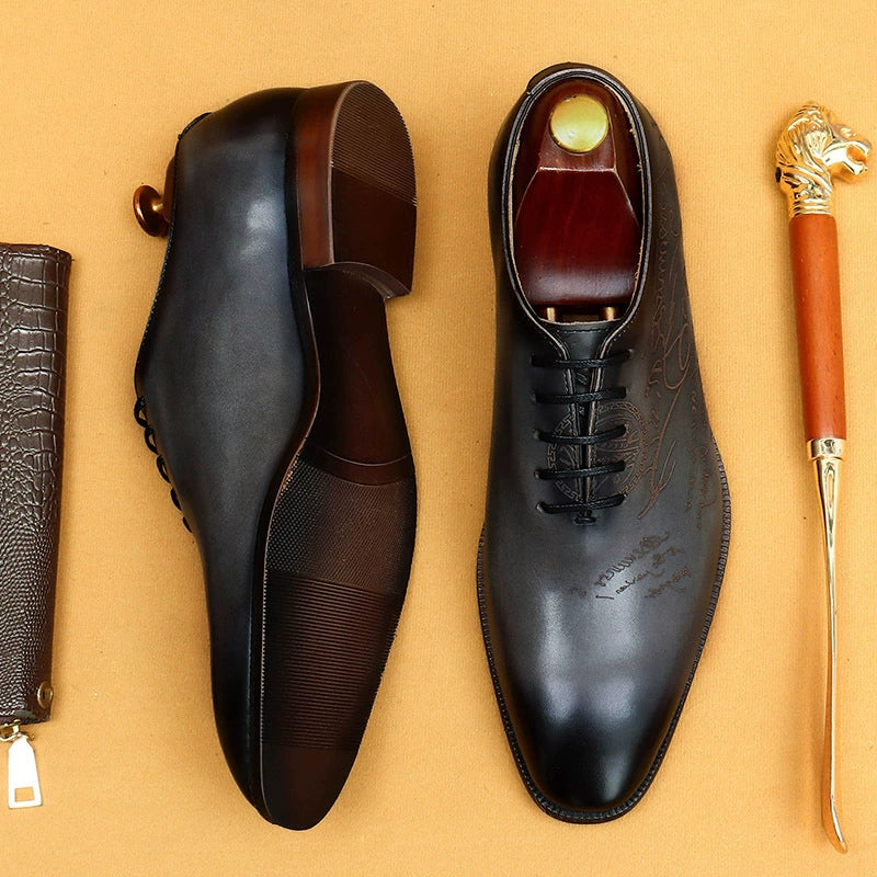 Erste Schicht Rindsleder Herren Lederschuhe Italienische geschnitzte Lederschuhe Echtes Leder England Stil Business Abendgarderobe Spitz zulaufendes Rindsleder Innen Oxford Schuhe68883 