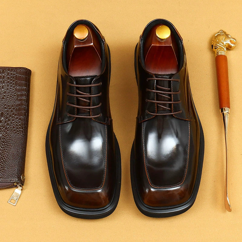 Chaussures en cuir de vachette de première couche pour hommes Chaussures en cuir brillant à gros orteil Chaussures à plateforme à bout carré pour hommes Chaussures brillantes en cuir verni britannique Chaussures Derby décontractées pour le travail23701 