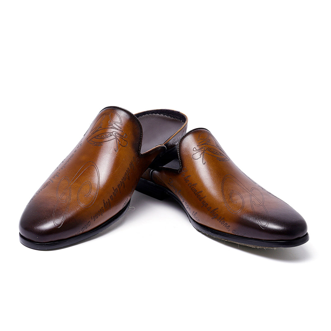 Pantoufles à bout fermé sculptées en cuir pour hommes Chaussures en cuir de mode pour l'extérieur pour hommes Mocassins pantoufles pour hommes 68132 